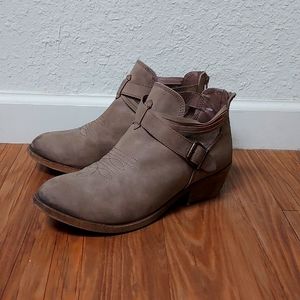 Maurices cream colored western style booties